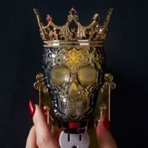 Bath and Body Works Skull King Light Up 24/7 Wallflower Fragrance Plug